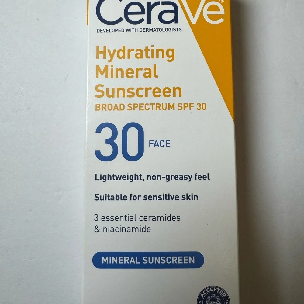 CeraVe Hydrating Mineral Sunscreen SPF 30 Face Lotion for Sensitive Skin